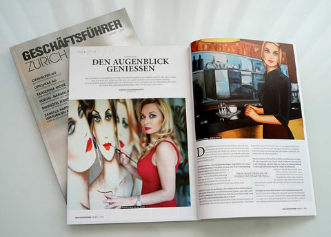 Ekaterina Moré im Atelier – Kunstporträt in der Wirtschafszeitschrift Geschäftsführer Zürich über ihre sinnlichen Frauenbilder und die Kraft weiblicher Präsenz