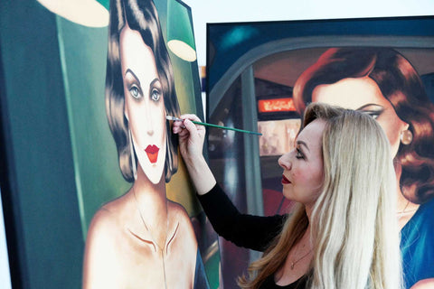 Künstlerin Ekaterina Moré mit ihrer Femme Fatale Kunst - exklusive Frauenporträts