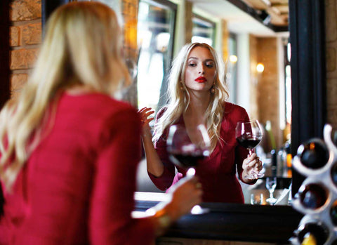 Kunstprojekt La Dolce Vita - Frauenporträt in der Trattoria – im Stil eines italienischen Filmklassikers