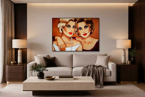 Handgemaltes Frauenporträt als Originalkunst über einem Sofa – stilvolle Wandgestaltung fürs Wohnzimmer mit moderner Kunst.