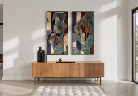 Handgemalte moderne Blumenbilder im Wohnzimmer – Originalgemälde im Floral-Glamourism-Stil mit Goldakzenten.