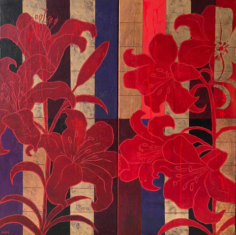 The Heat of Lilies – rotes Lilien-Diptychon mit Karmin, Nachtblau und Gold