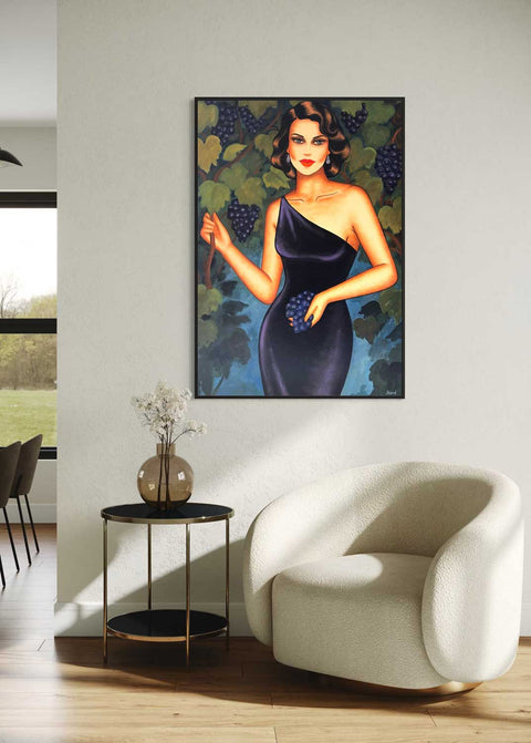 Frau mit Weintrauben – modernes Frauenporträt von Ekaterina Moré im mediterranen Stil. Wohnzimmeransicht.